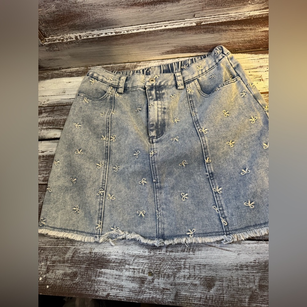 Stylish Light Blue Denim Coquette Bow Embroidered Mini Skirt